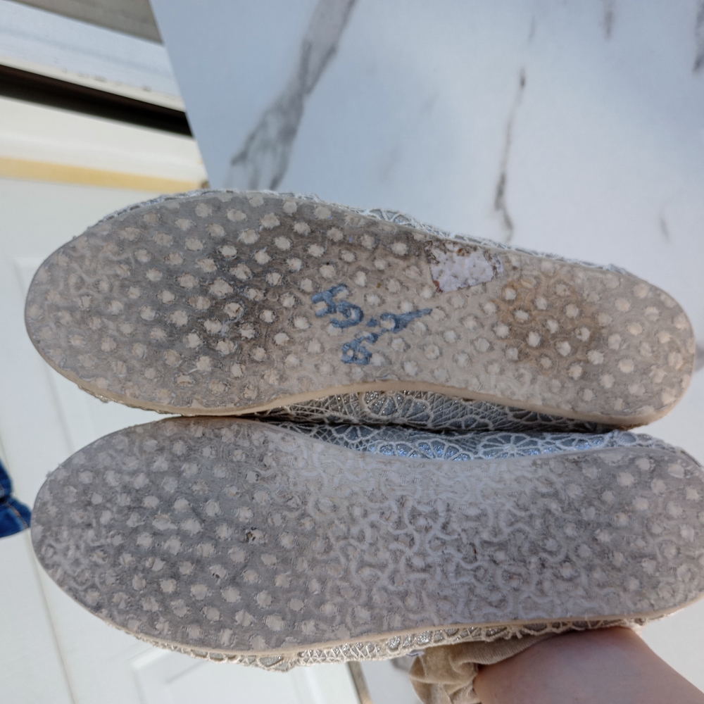 Toms White Floral Flats with Intricate Detailing - Picture 5 of 7